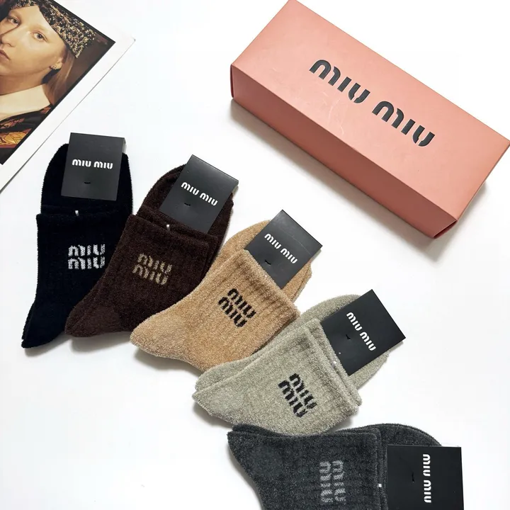 スーパーコピー ミュウミュウ 靴下