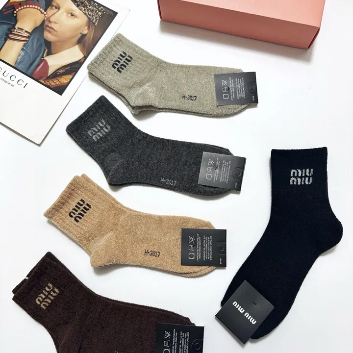 スーパーコピー ミュウミュウ 靴下