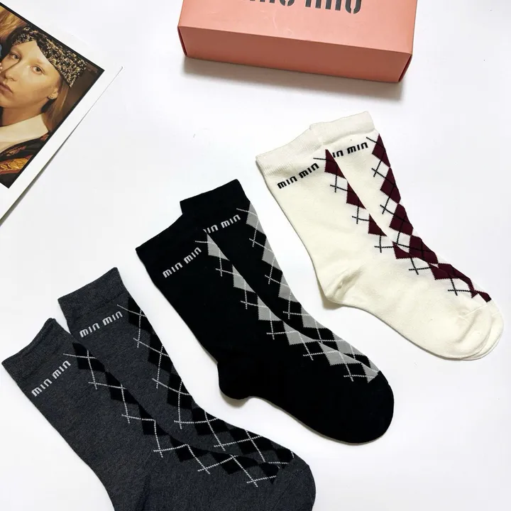 スーパーコピー ミュウミュウ 靴下