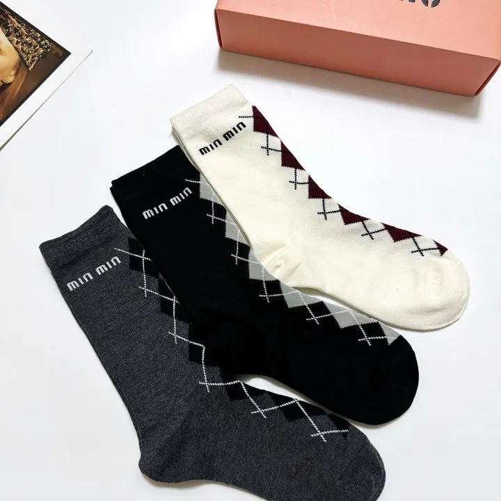 スーパーコピー ミュウミュウ 靴下