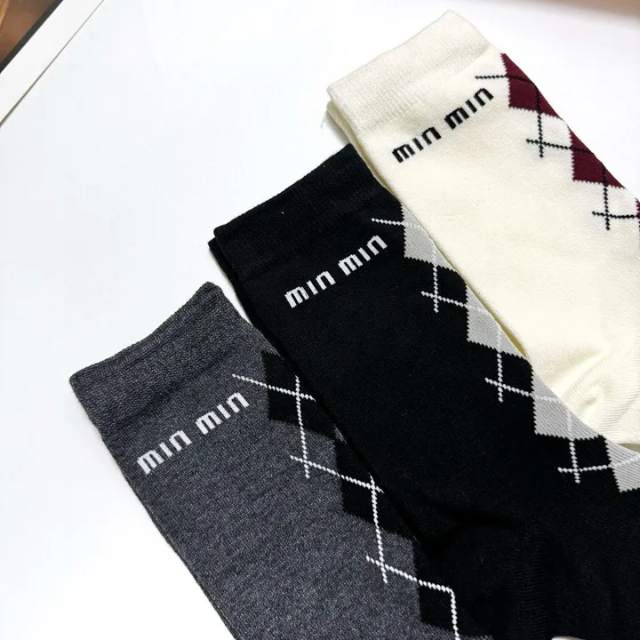 スーパーコピー ミュウミュウ 靴下