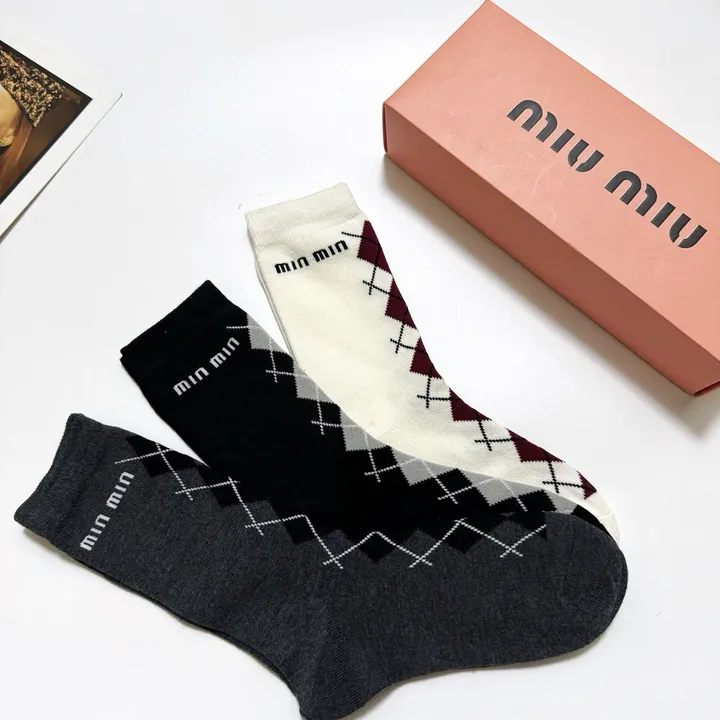 スーパーコピー ミュウミュウ 靴下