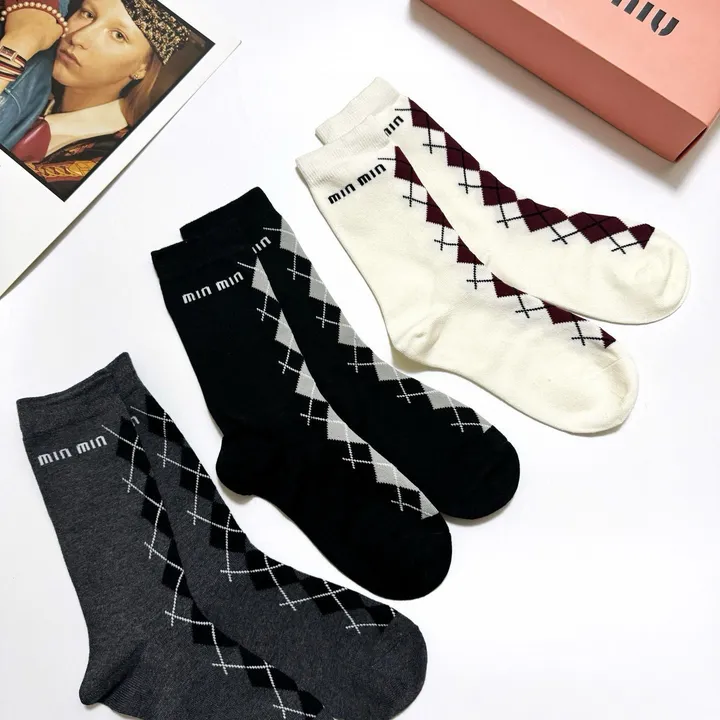 スーパーコピー ミュウミュウ 靴下