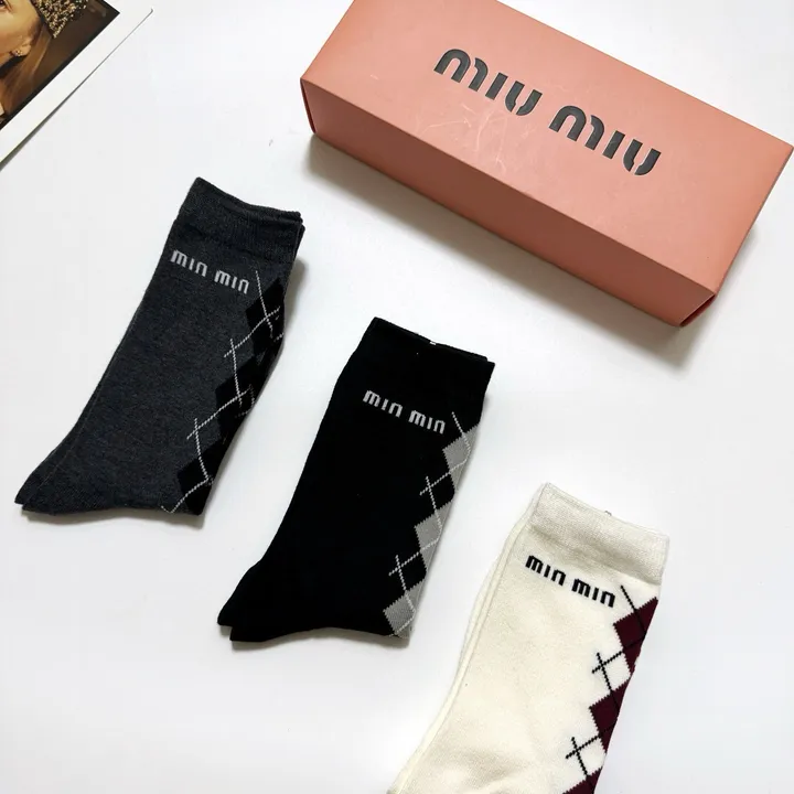 スーパーコピー ミュウミュウ 靴下