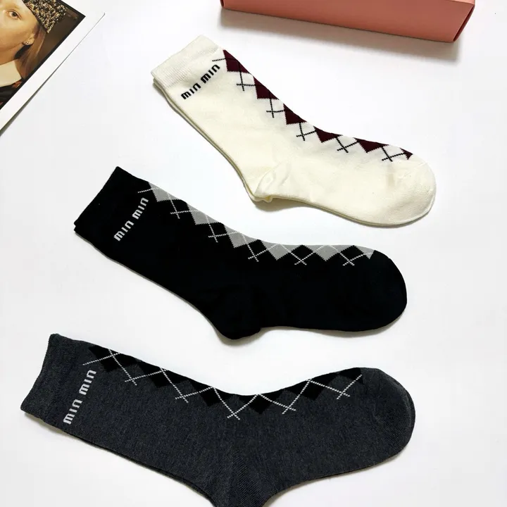 スーパーコピー ミュウミュウ 靴下