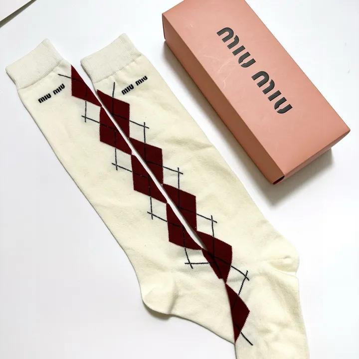 スーパーコピー ミュウミュウ 靴下