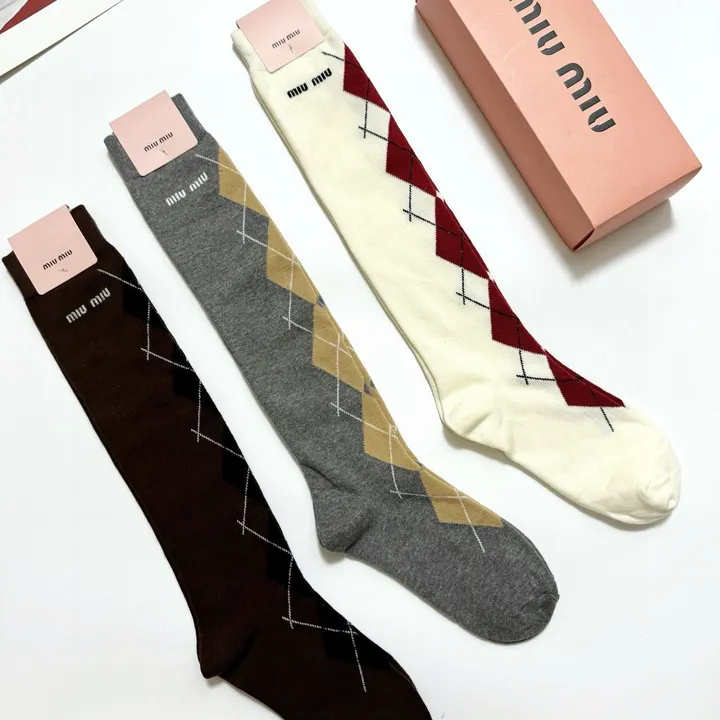 スーパーコピー ミュウミュウ 靴下