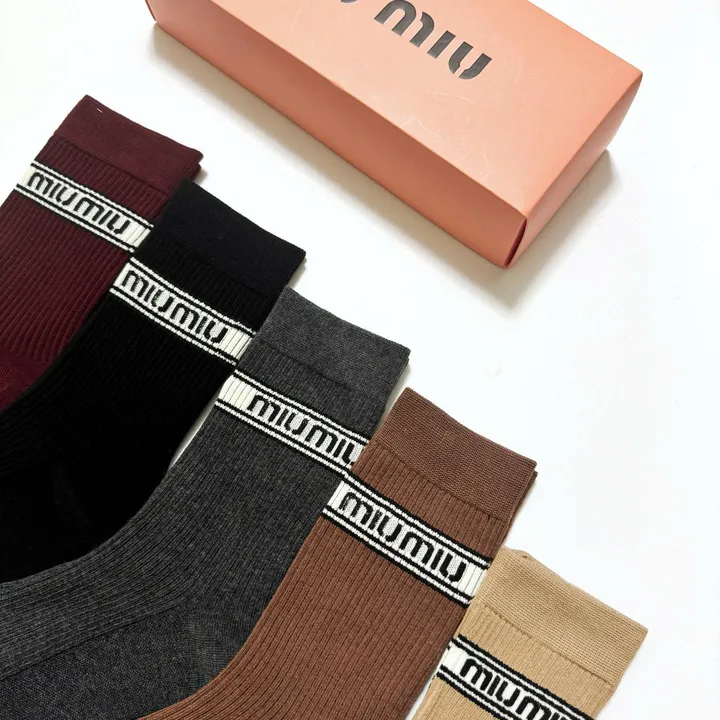 スーパーコピー ミュウミュウ 靴下