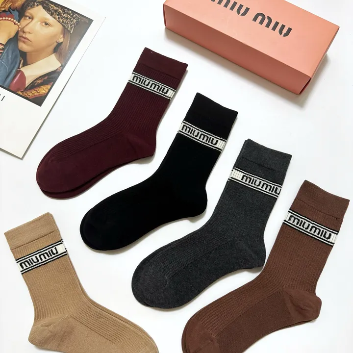 スーパーコピー ミュウミュウ 靴下