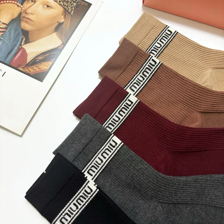 スーパーコピー ミュウミュウ 靴下