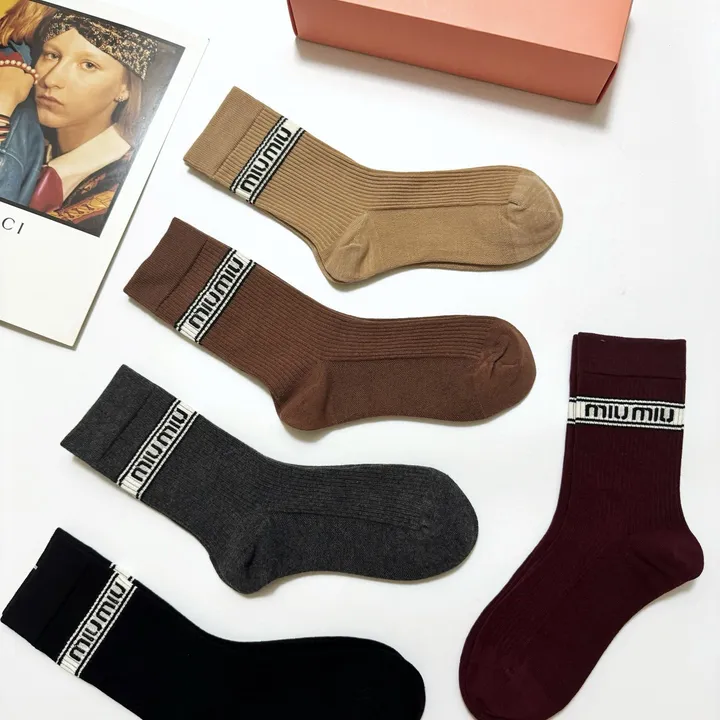 スーパーコピー ミュウミュウ 靴下