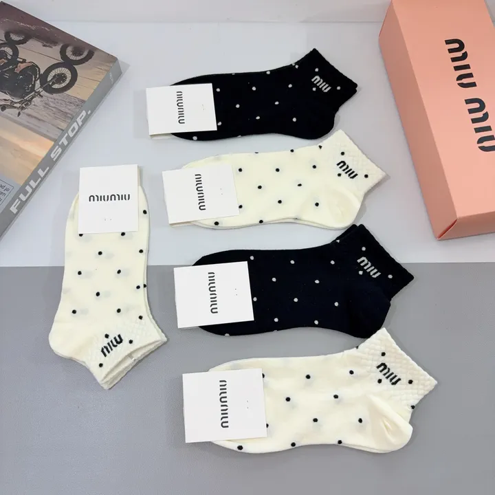 スーパーコピー ミュウミュウ 靴下