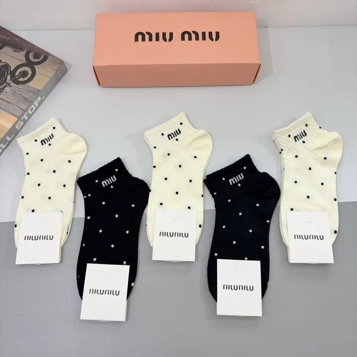 スーパーコピー ミュウミュウ 靴下