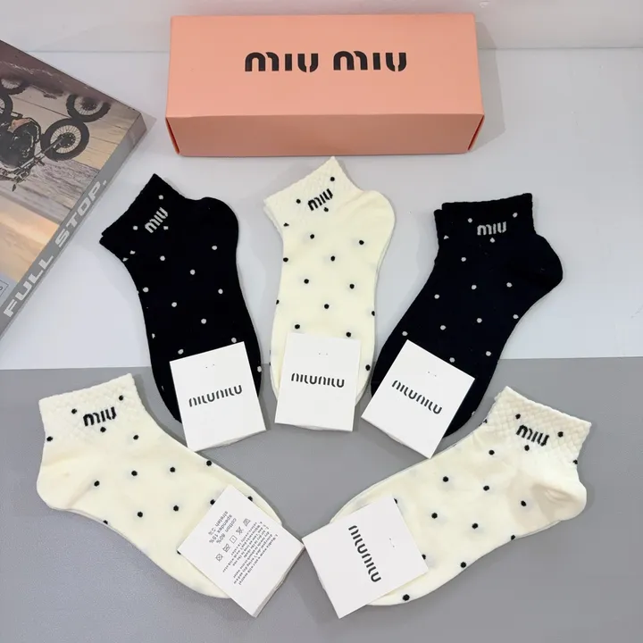 スーパーコピー ミュウミュウ 靴下