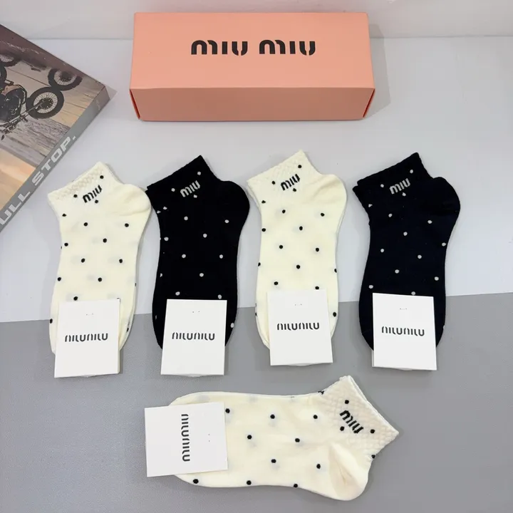 スーパーコピー ミュウミュウ 靴下