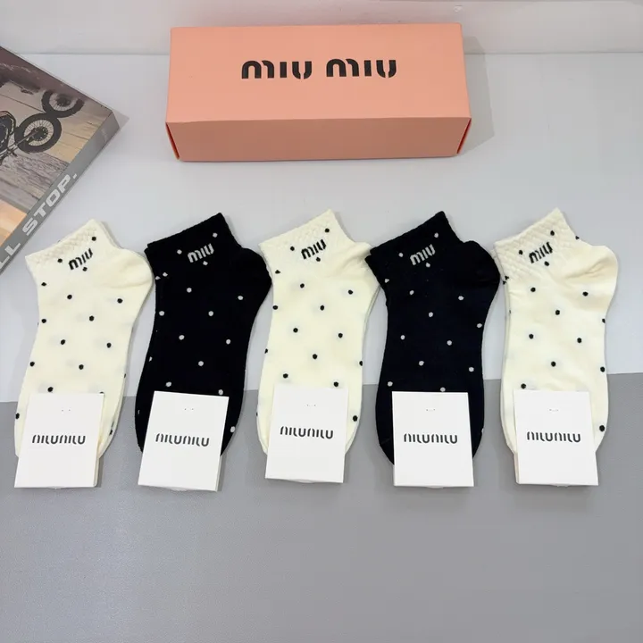 スーパーコピー ミュウミュウ 靴下