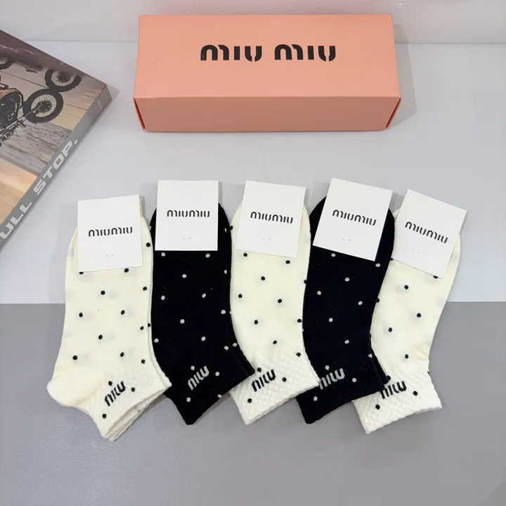 スーパーコピー ミュウミュウ 靴下