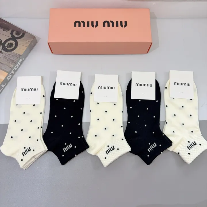 スーパーコピー ミュウミュウ 靴下