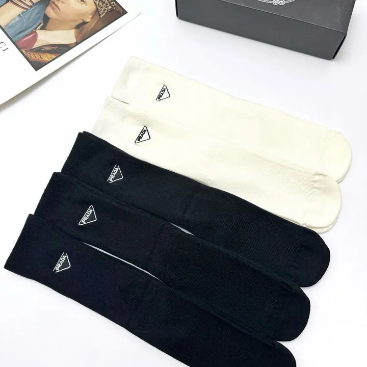 スーパーコピー プラダ 靴下