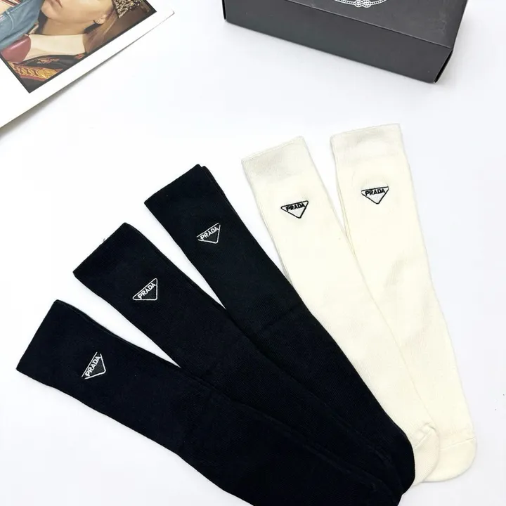 スーパーコピー プラダ 靴下