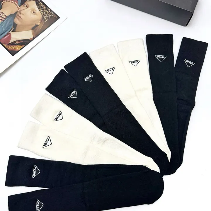 スーパーコピー プラダ 靴下