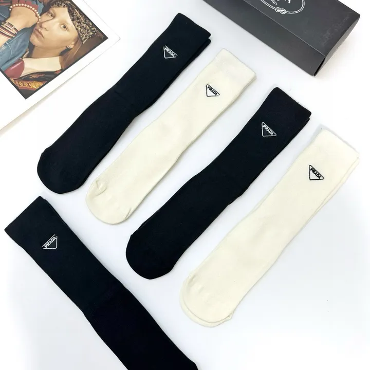 スーパーコピー プラダ 靴下