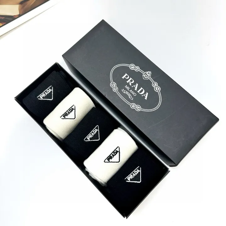 スーパーコピー プラダ 靴下