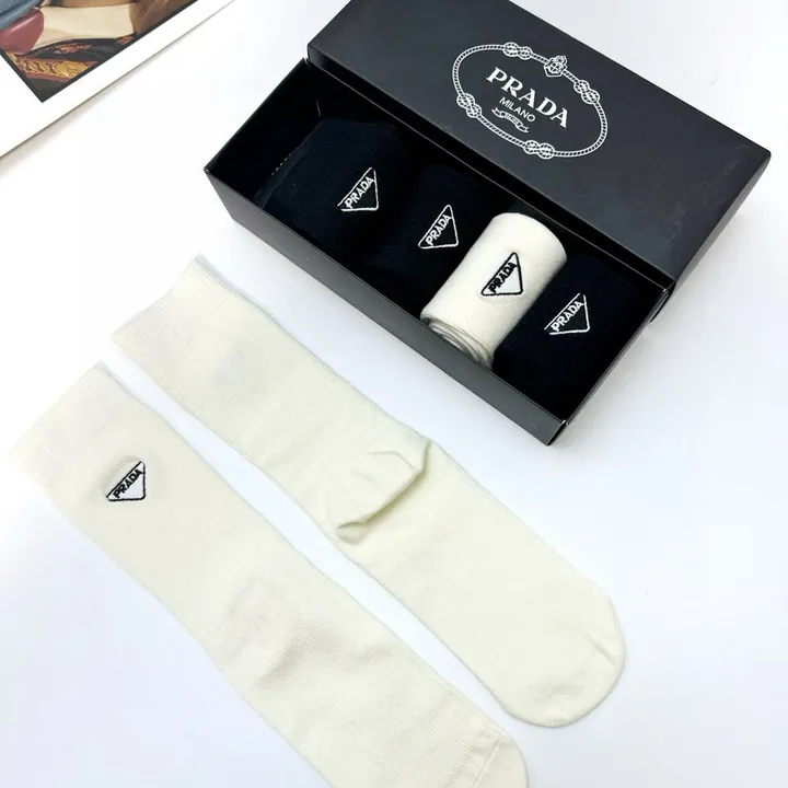 スーパーコピー プラダ 靴下