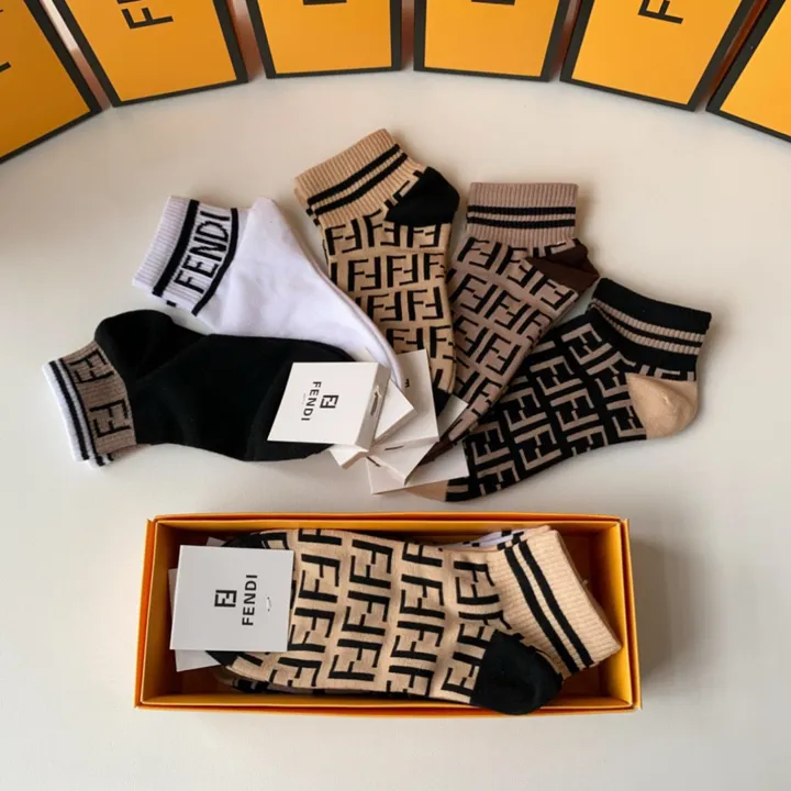 スーパーコピー フェンディ 靴下