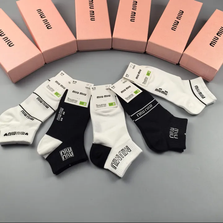 スーパーコピー ミュウミュウ 靴下
