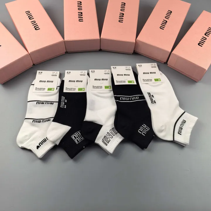 スーパーコピー ミュウミュウ 靴下