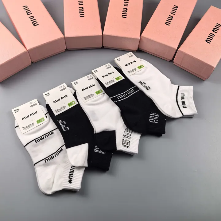 スーパーコピー ミュウミュウ 靴下