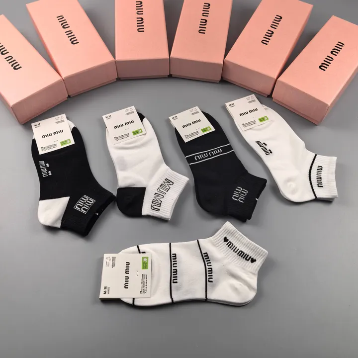 スーパーコピー ミュウミュウ 靴下