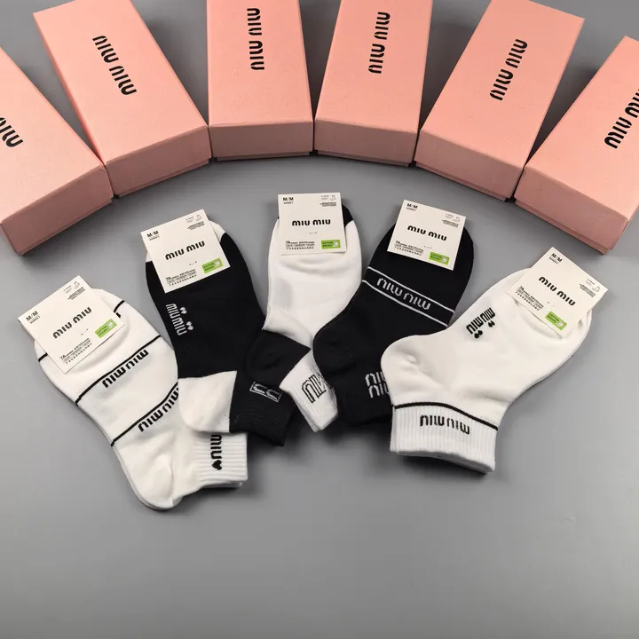 スーパーコピー ミュウミュウ 靴下