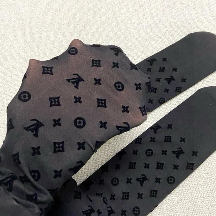 スーパーコピー イブサンローラン 靴下