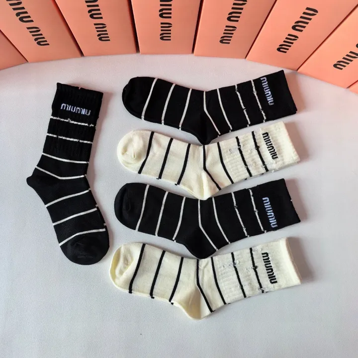 スーパーコピー ミュウミュウ 靴下