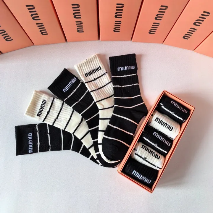 スーパーコピー ミュウミュウ 靴下