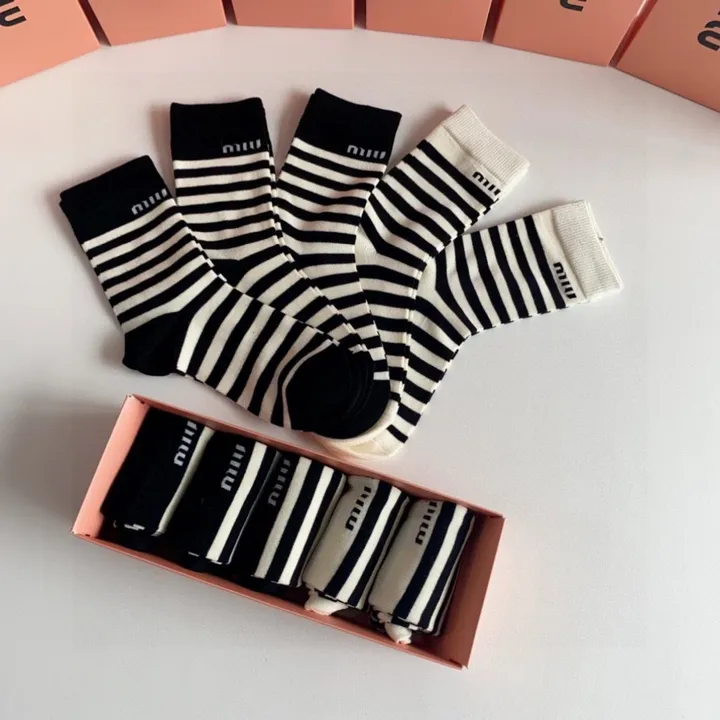 スーパーコピー ミュウミュウ 靴下