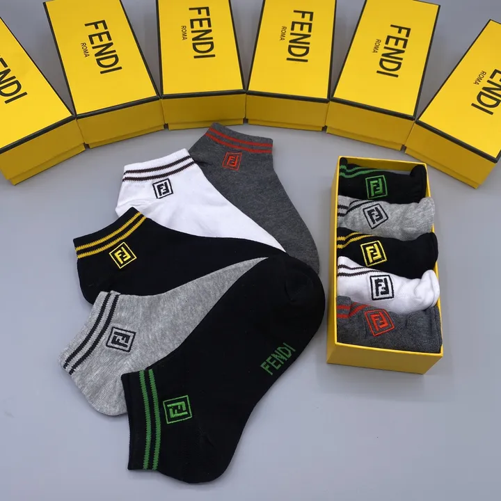 スーパーコピー ヴェルサーチ 靴下