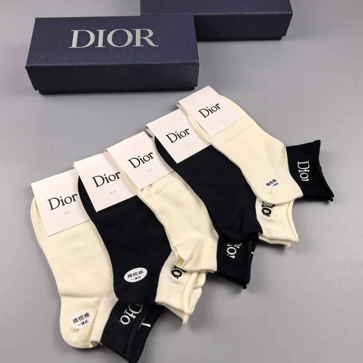 スーパーコピー ディオール 靴下