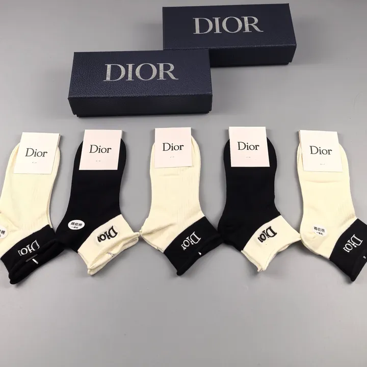 スーパーコピー ディオール 靴下