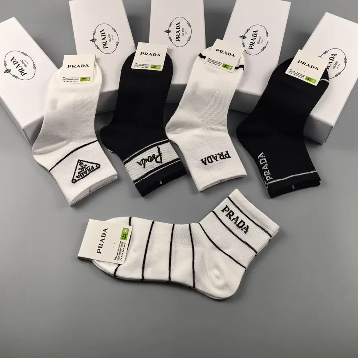 スーパーコピー プラダ 靴下