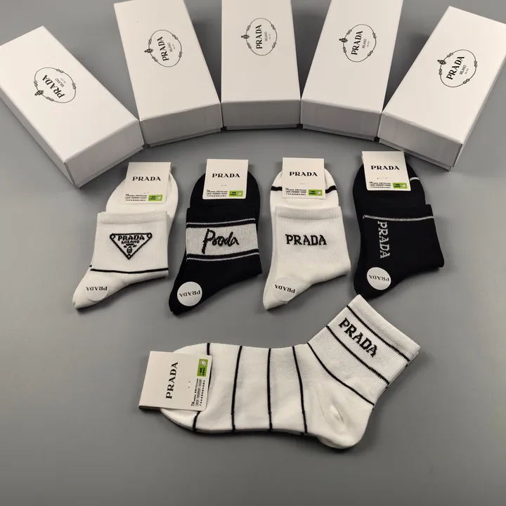 スーパーコピー プラダ 靴下