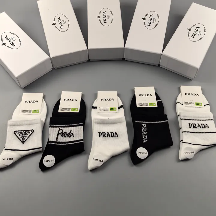 スーパーコピー プラダ 靴下