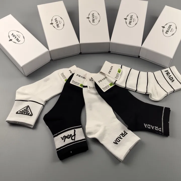 スーパーコピー プラダ 靴下