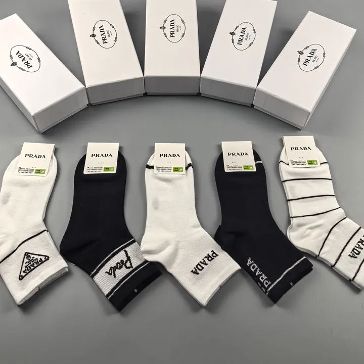スーパーコピー プラダ 靴下