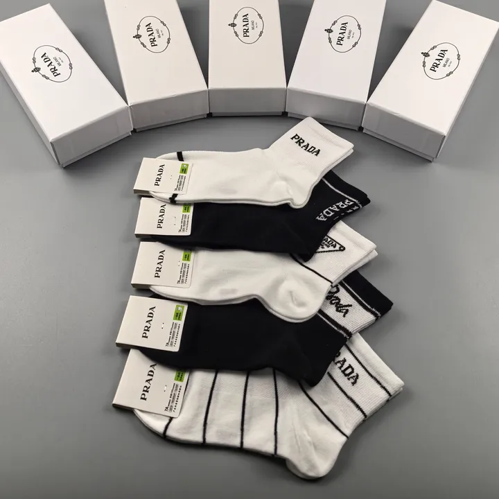 スーパーコピー プラダ 靴下