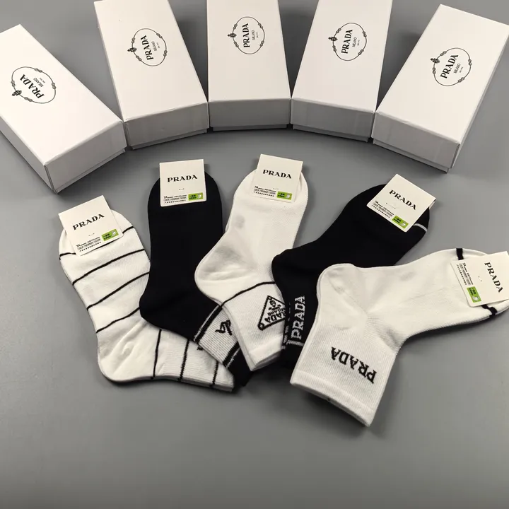 スーパーコピー プラダ 靴下