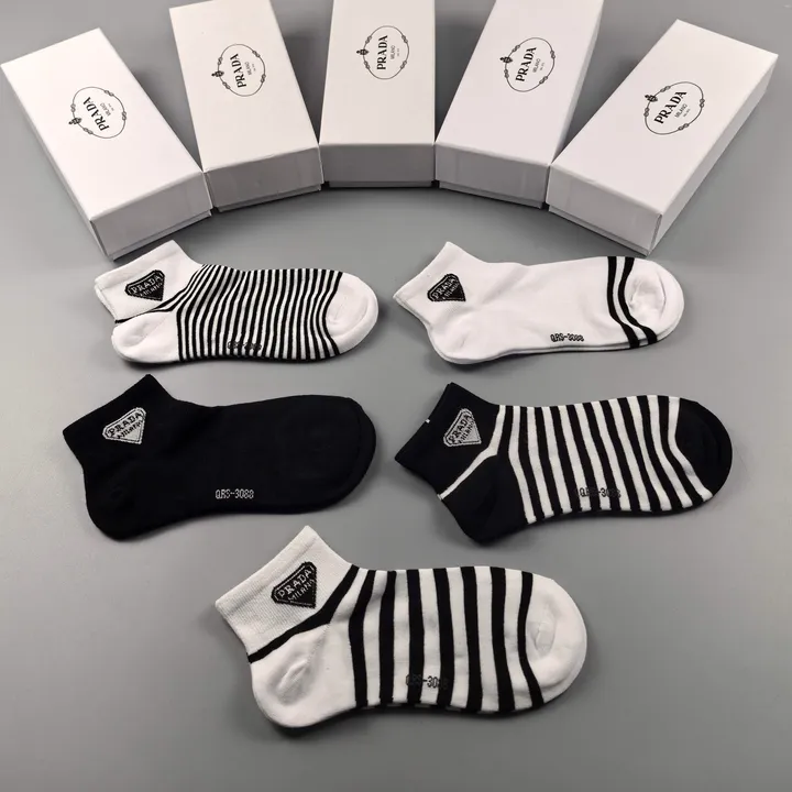 スーパーコピー プラダ 靴下