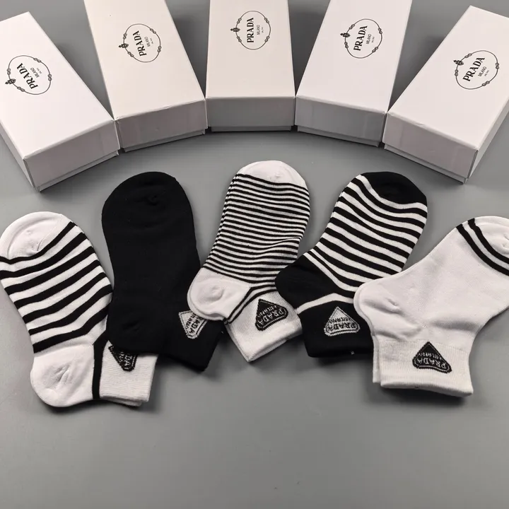 スーパーコピー プラダ 靴下